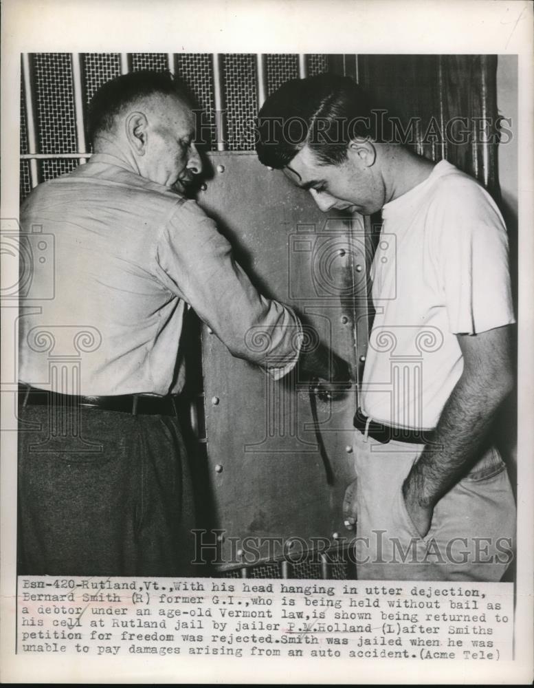 1949 Press Photo Bernard Smith Debutor in Rutland Jail Jailer P.M. Holland - Historic Images