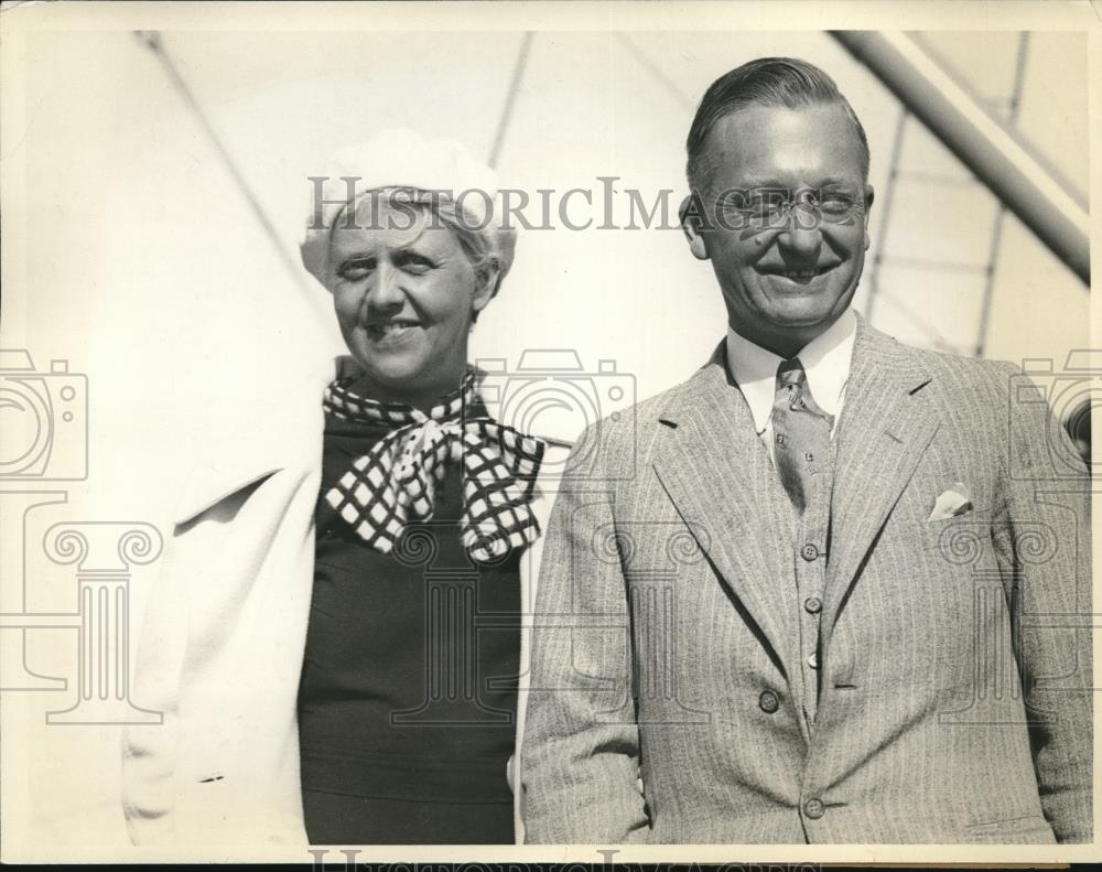 1933 Press Photo Curtis G. Weber with Mrs. Margaret Yansen on Santa Teresa - Historic Images