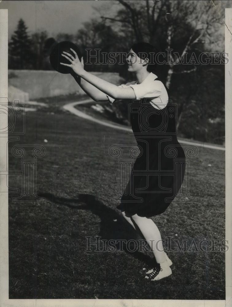 1929 Press Photo Miss Mary Gillincuddy Connie Mack Philadelphia Athletics - Historic Images