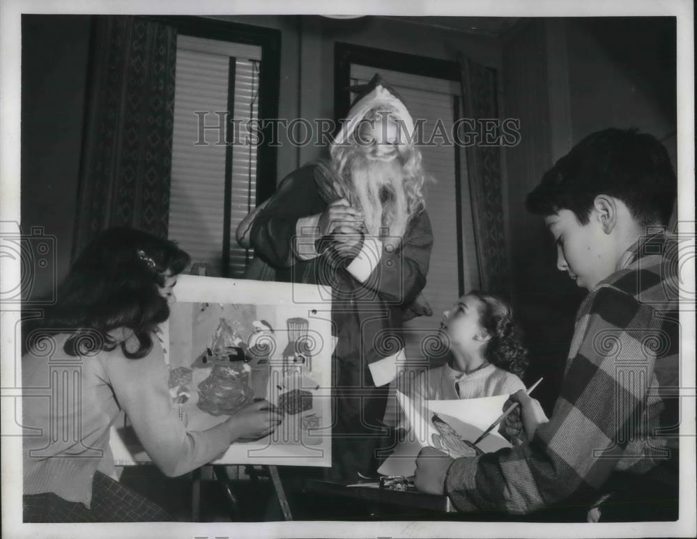 1952 Press Photo Children&#39;s Aid Society Arlene Tarantino Tronolone Santa Claus - Historic Images