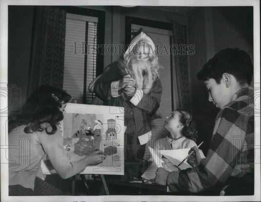 1952 Press Photo Children's Aid Society Arlene Tarantino Tronolone Santa Claus - Historic Images