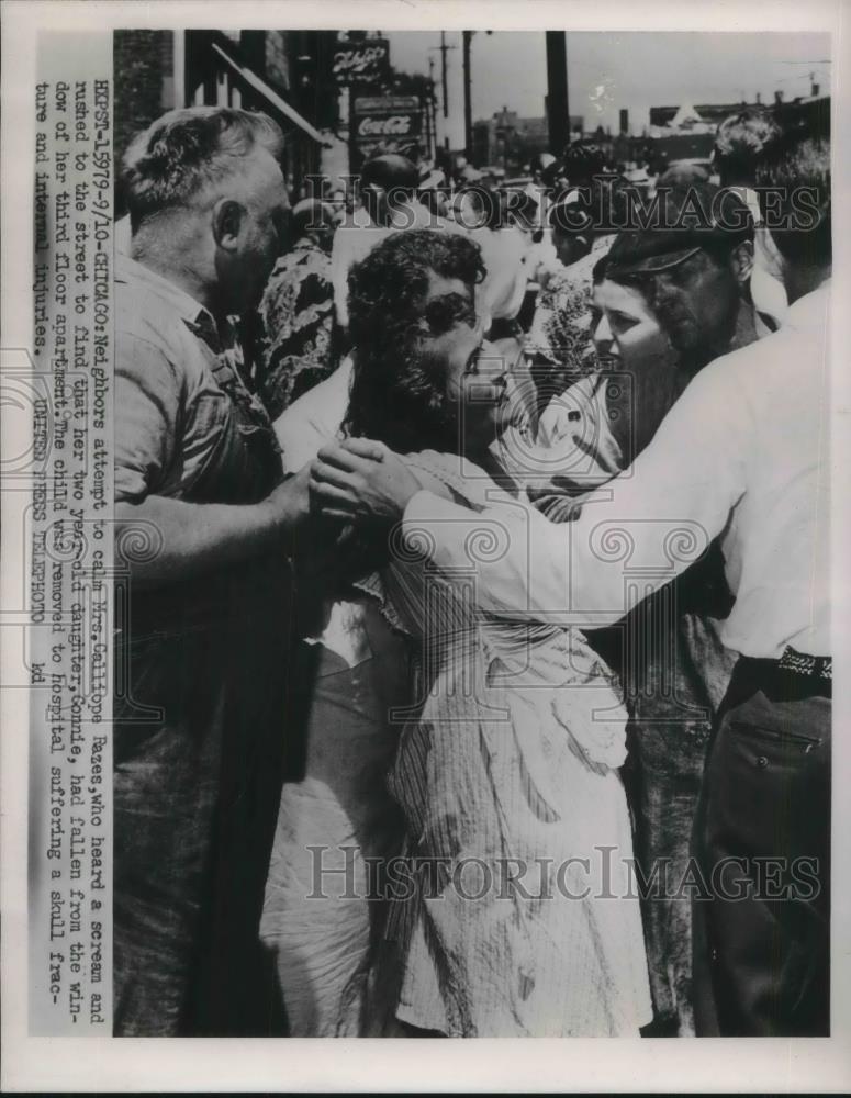 1952 Press Photo Chicago, Ill Mrs C Razes &amp; neighbors after daughter hurt - Historic Images