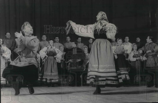 1960 Press Photo Reel Dance Performed With Pyatnitsky Russian Folk Choir - Historic Images