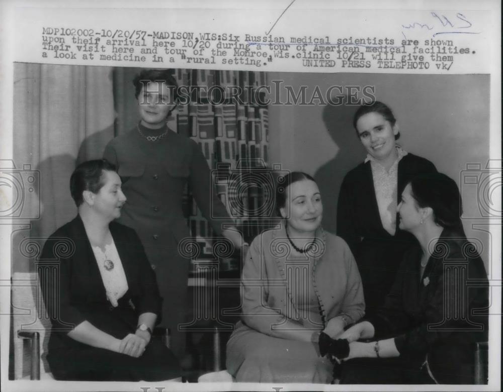 1957 Press Photo Madison, Wis Russian scientist on tour of US Medical facilty - Historic Images