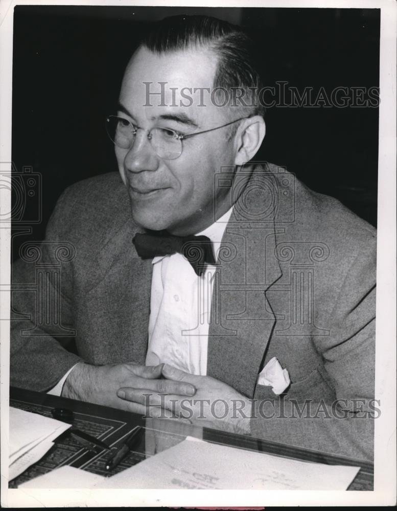 1953 Press Photo Mr Mark Schinnerer in Cleveland, Ohio - Historic Images