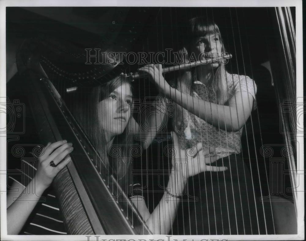 1970 Press Photo Youth Musicians Practicing for Concert at Carnegie Hall - Historic Images