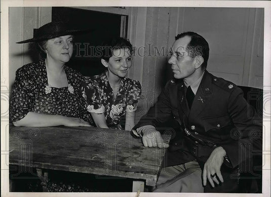 1938 Press Photo Lt Col Stewart S. Giffon & family at court martial - Historic Images