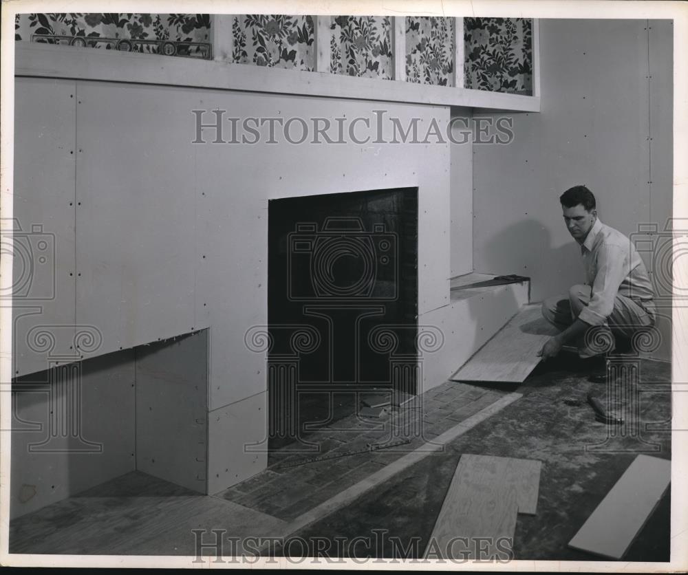 1958 Press Photo Plywood Level Surface for Tile - Historic Images