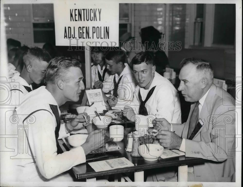 1941 Press Photo Great Lakes Naval training center, sailors at mess hall - Historic Images