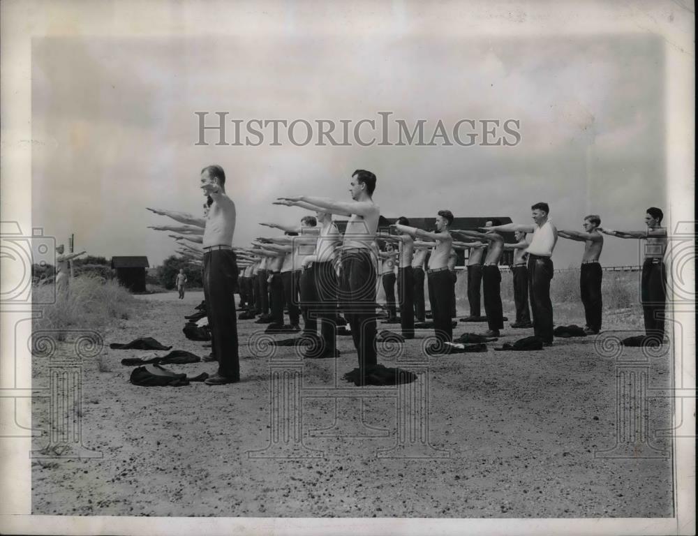 1943 Press Photo Camp Henry, Va, Us soldiers at calestentics - nem12625 - Historic Images