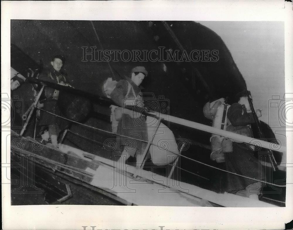 1942 Press Photo American troops arrive in Northern Ireland - nem05871 - Historic Images