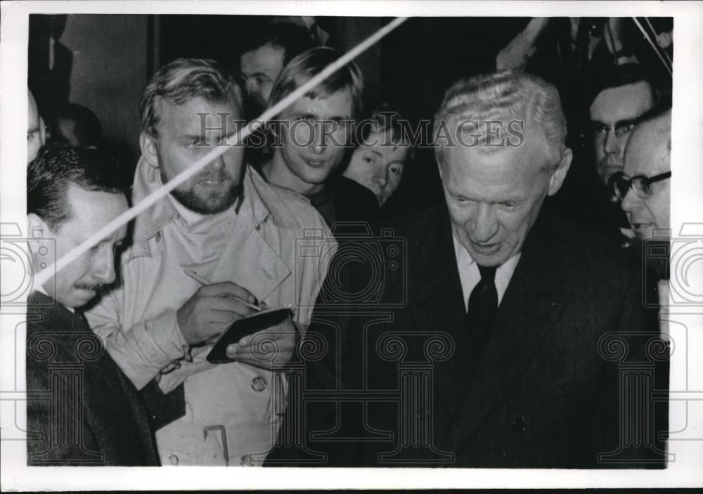 1968 Press Photo French Premier Maurice Couve De Murville Retains Parity - Historic Images