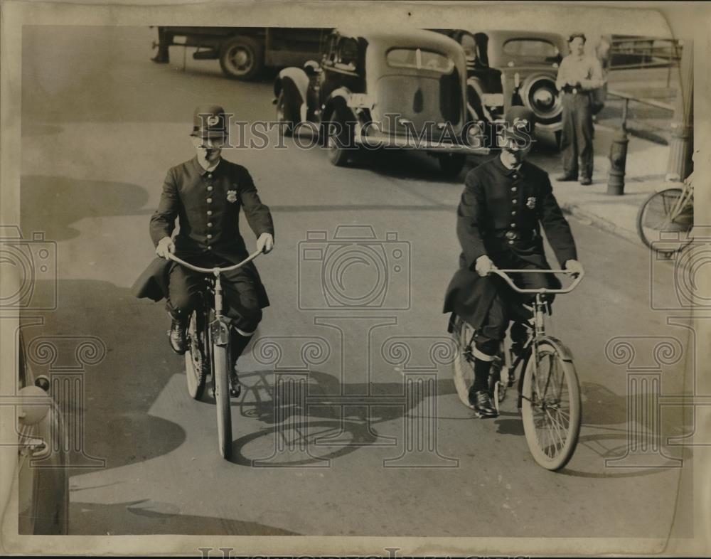 1941 Press Photo Patrolmen Jimmy Wall &amp; William Stark Safety Parade - nec08880 - Historic Images