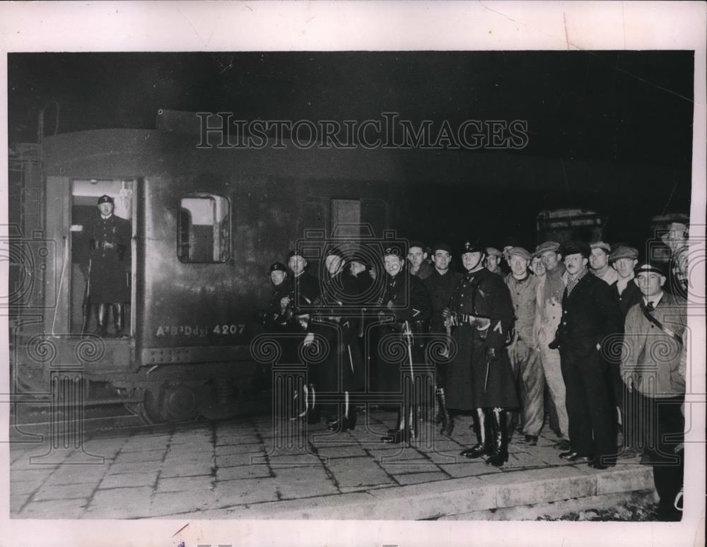 1936 Press Photo French Guardsmen Mobile guards - nec08555 - Historic Images