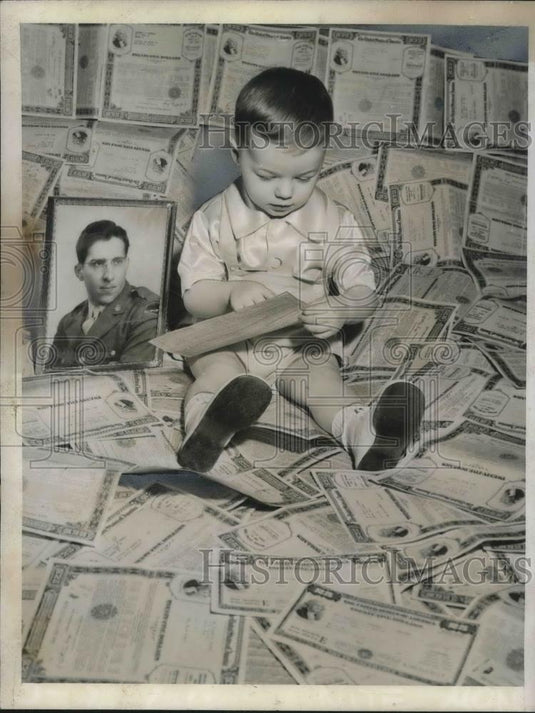 1944 Press Photo Akron, Ohio Pfc Edward J Teibel & nephew Donley Siddal - Historic Images
