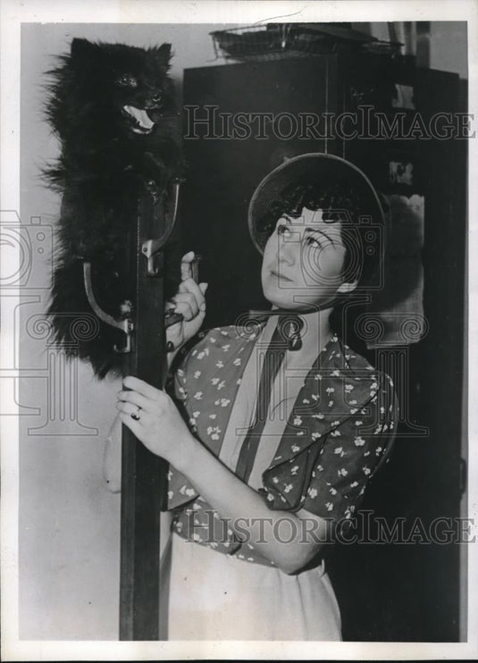 1938 Press Photo La, Calif. LaVerna McCabe with her dog Happy - nec04645 - Historic Images