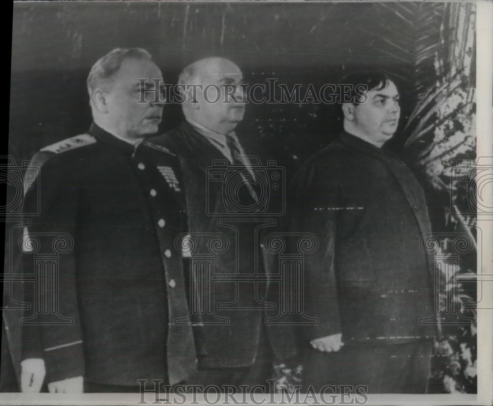Press Photo Three unidentified uniformed men - nec06206 - Historic Images