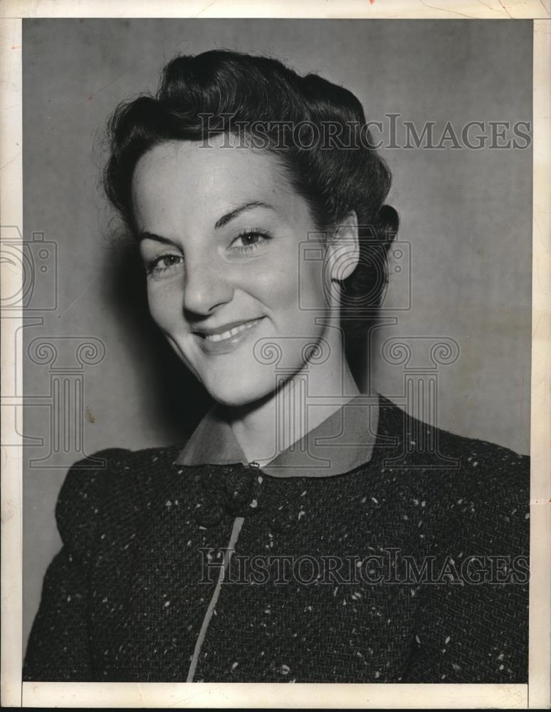 1941 Press Photo Profile of Margaruerite Young - Historic Images