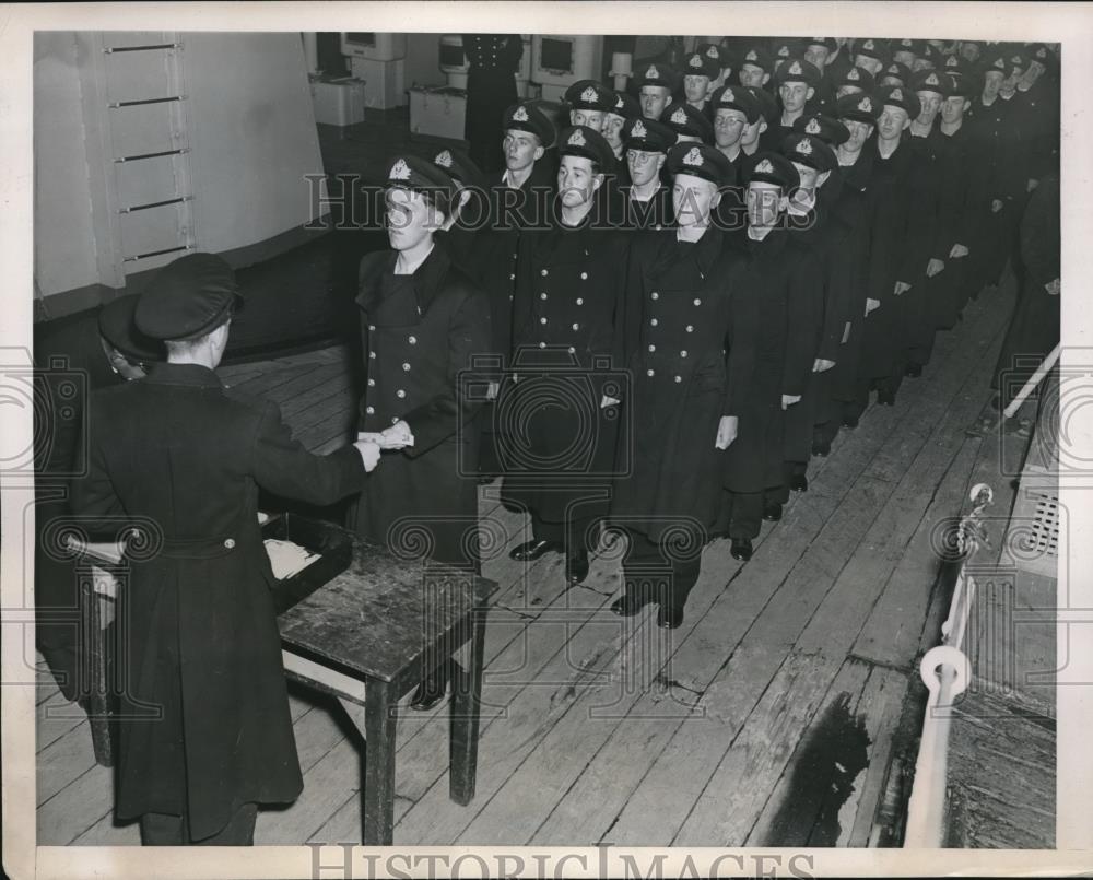 1947 Press Photo British Naval Cadets Line Up on Frobisher for Shore Leave - Historic Images