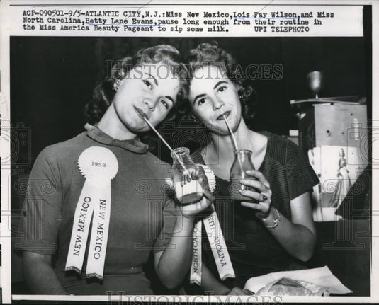 1958 Press Photo Lois Fay Wilson Miss New Mexico & Betty Evans Miss N Carolina - Historic Images