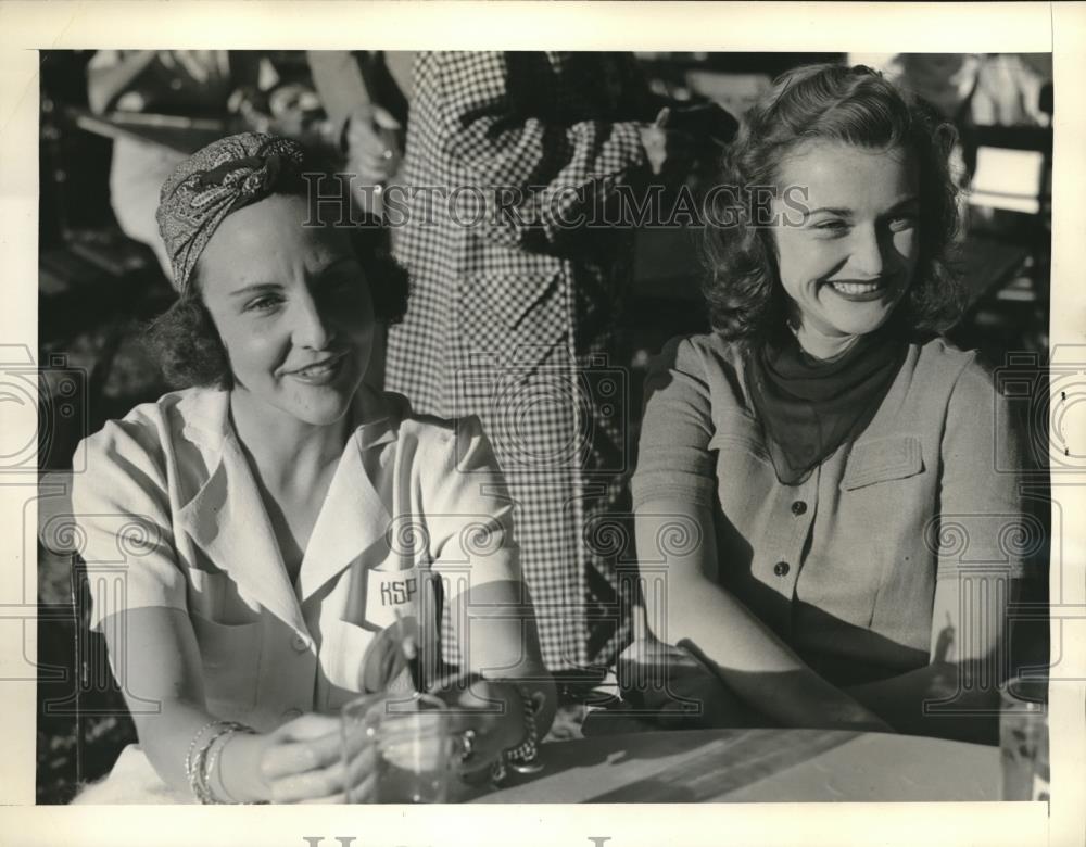 1938 Press Photo Mrs John Philipp Miss Alice Hallock - nec07564 - Historic Images