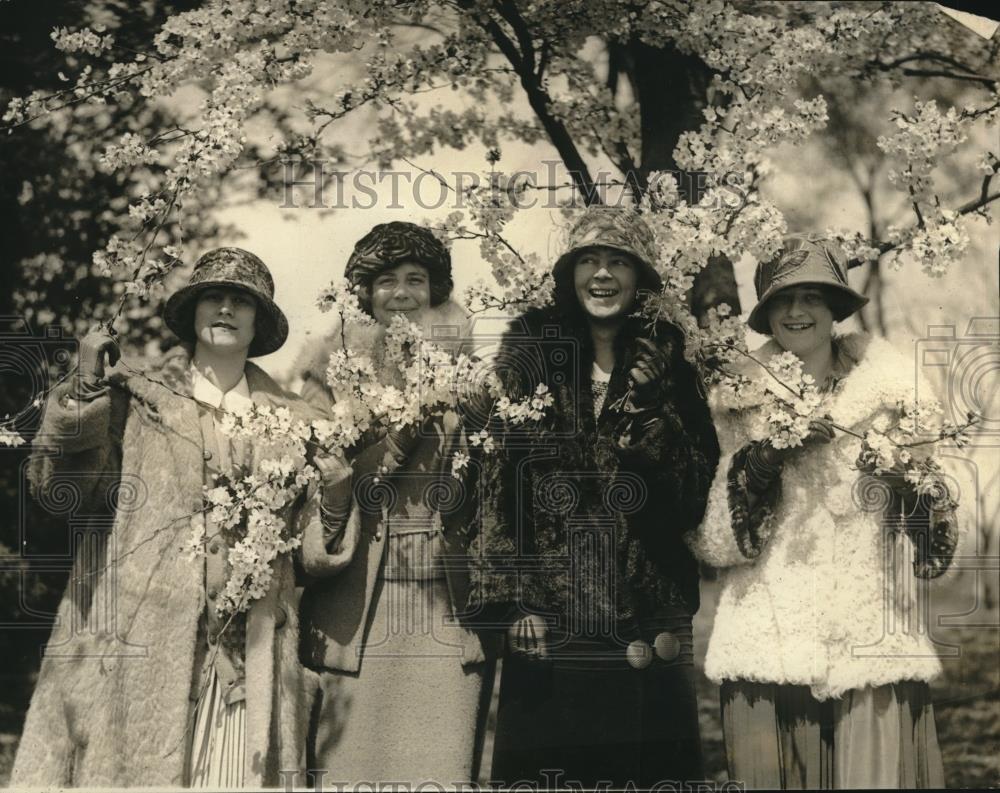 1923 Press Photo Cecil Jones, Alice Milburn Emma Stitt, Virginia Edwards - Historic Images