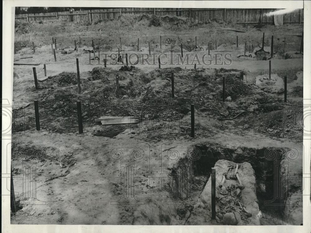 1931 Press Photo Skeletons of French soldiers found at Governors Palace in VA. - Historic Images