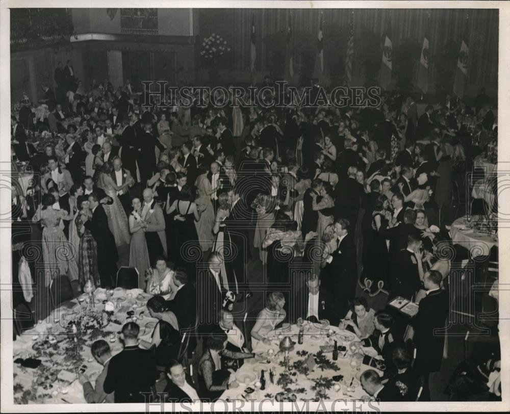 1939 Press Photo Horse Show Ball at the Waldorf Astoria NYC - Historic Images