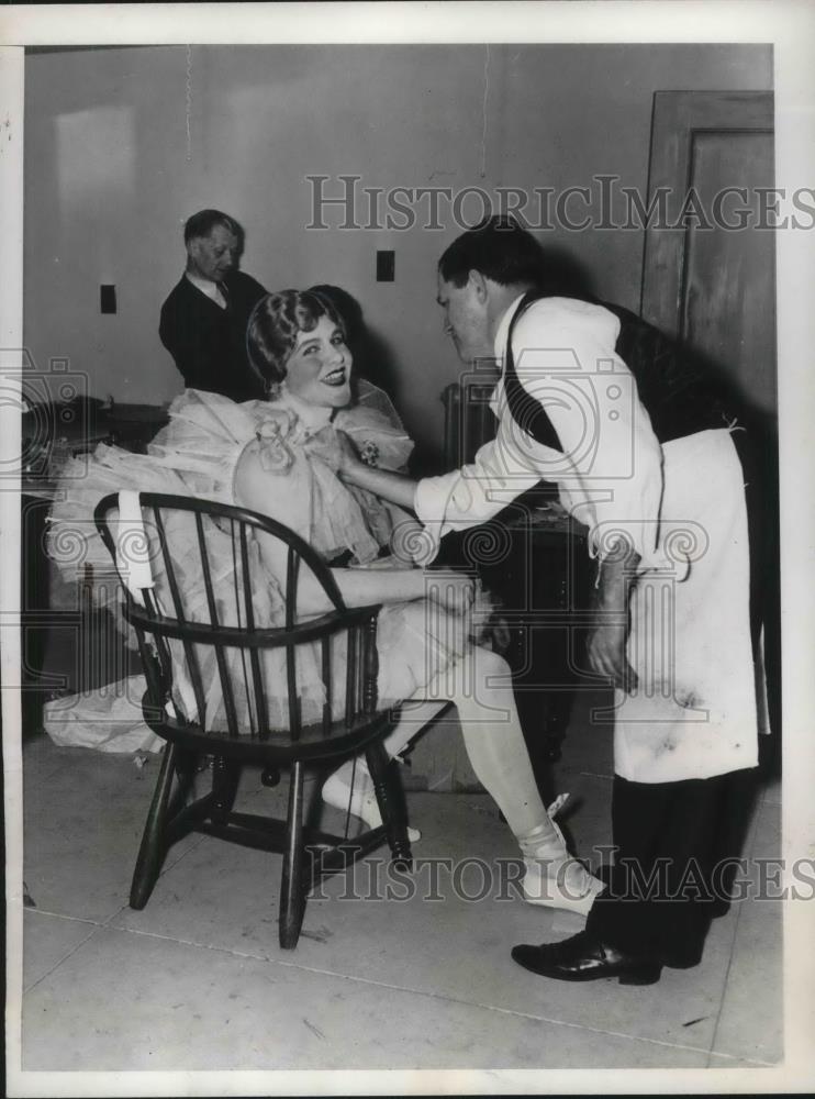 1936 Press Photo Cadet Bill Neff being made up by CJ O&#39;Neil - Historic Images