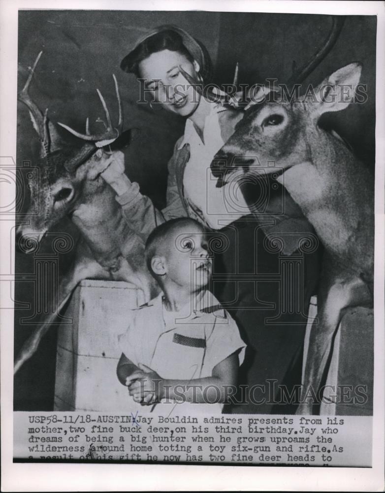 1954 Press Photo Jay Bouldin Examining Prize Deer - nec08412 - Historic Images