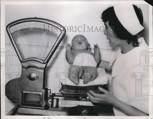 1935 Press Photo SAn Francisco, RN Carmen Langland & baby Larry Quinn, 14 lbs - Historic Images