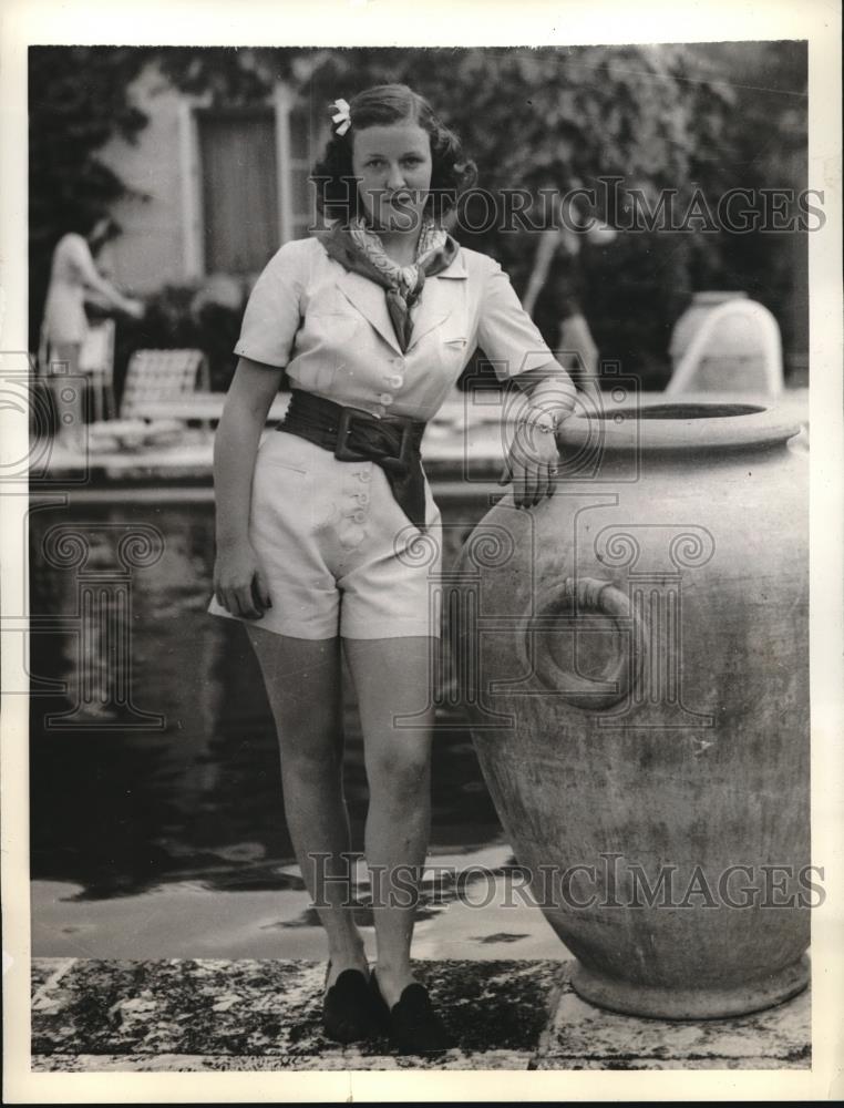 1937 Press Photo Palm Beach, Fla. Miss Katherine Barker, society girl - Historic Images