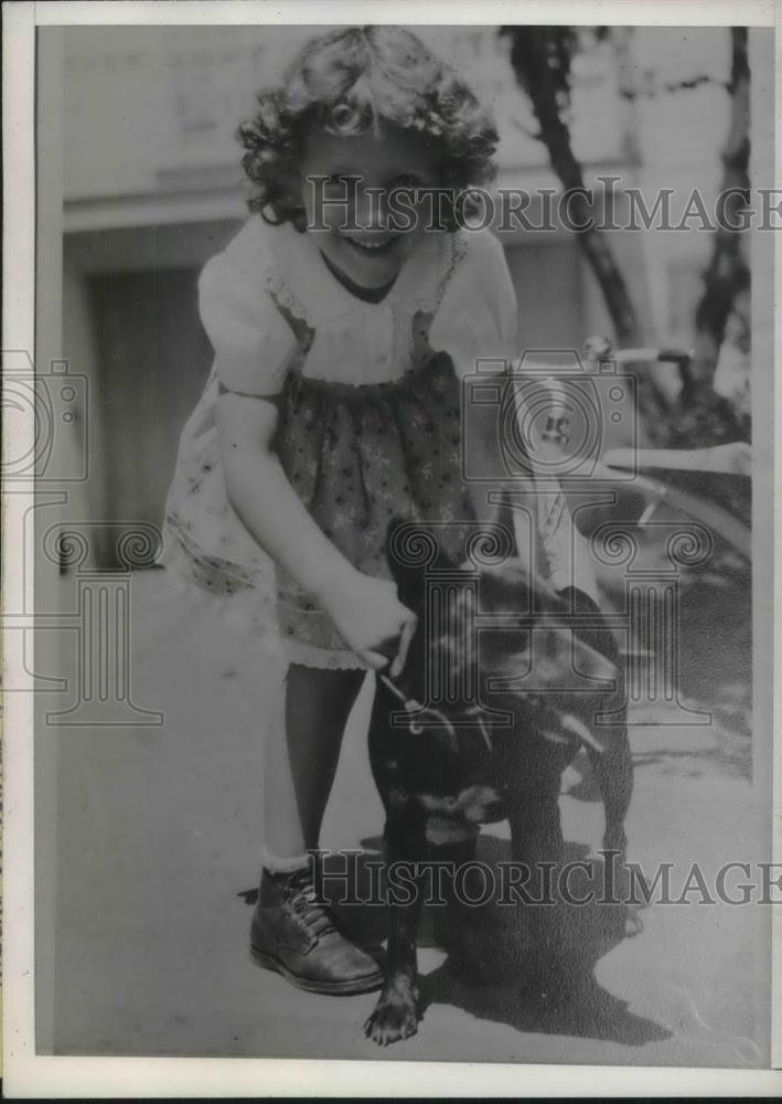 1943 Press Photo San Francisco, Tambys Lee Beaver, center of custody battle - Historic Images