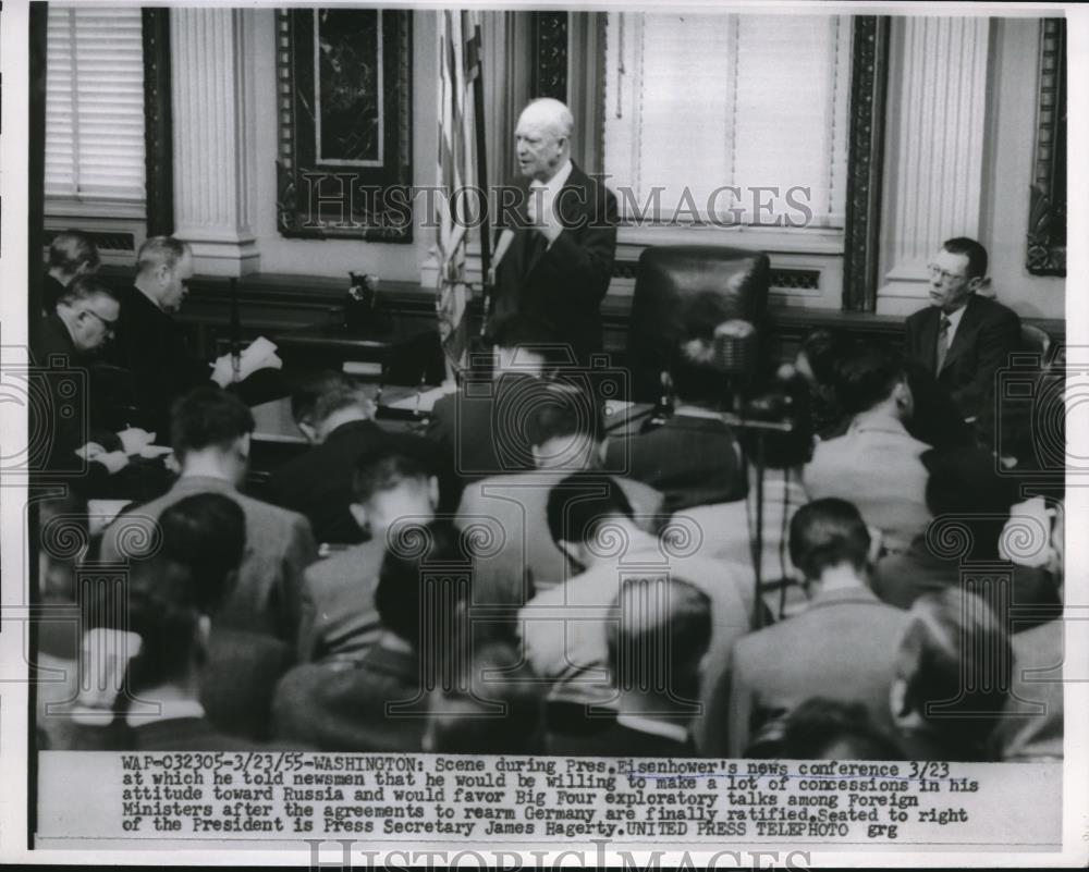 1955 Press Photo Pres. Eisenhower news Conference - Historic Images