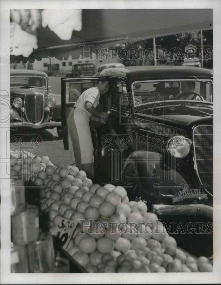 1939 Press Photo Roadside market &amp; motorists in Florida - Historic Images
