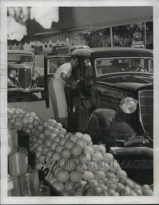 1939 Press Photo Roadside market & motorists in Florida - Historic Images