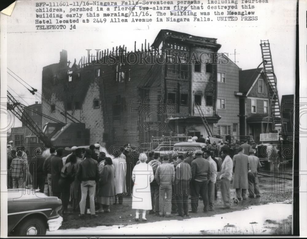 1957 Press Photo Moonglow Hotel fire in Niagara Falls claims 16 lives - Historic Images