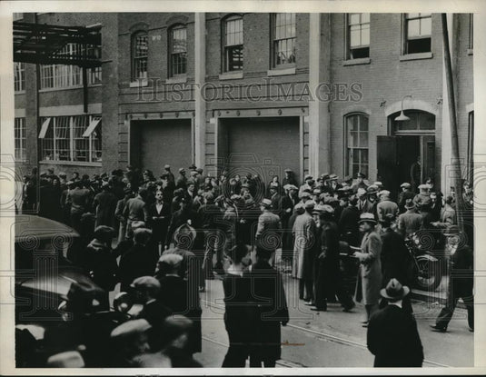 1934 Press Photo Cambell's Soup strikers in Camden NJ. - Historic Images