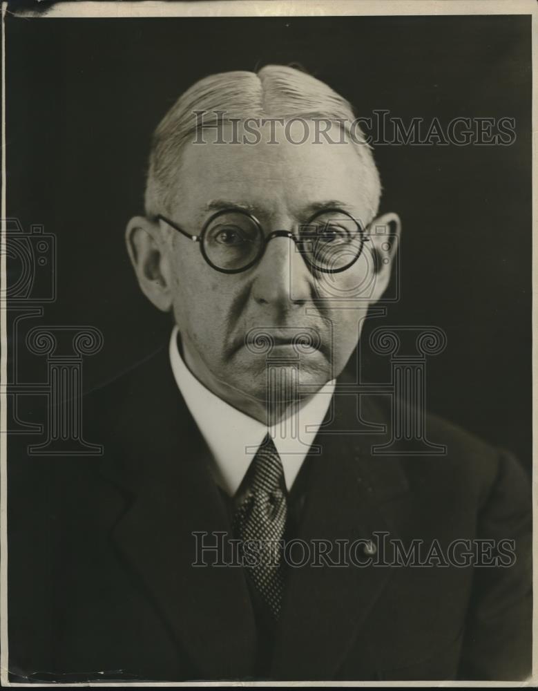 1932 Press Photo Robert H. Lyman, editor of World Almanac - Historic Images