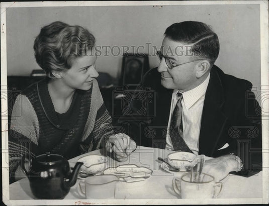 1933 Press Photo Dr Arthur S Baker , age 51 & bride Marjorie age 14 in Calif. - Historic Images
