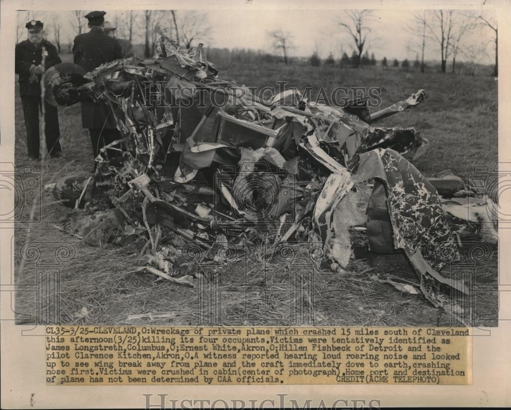 Press Photo Wreckage of a small plane which landed outside of Cleveland - Historic Images