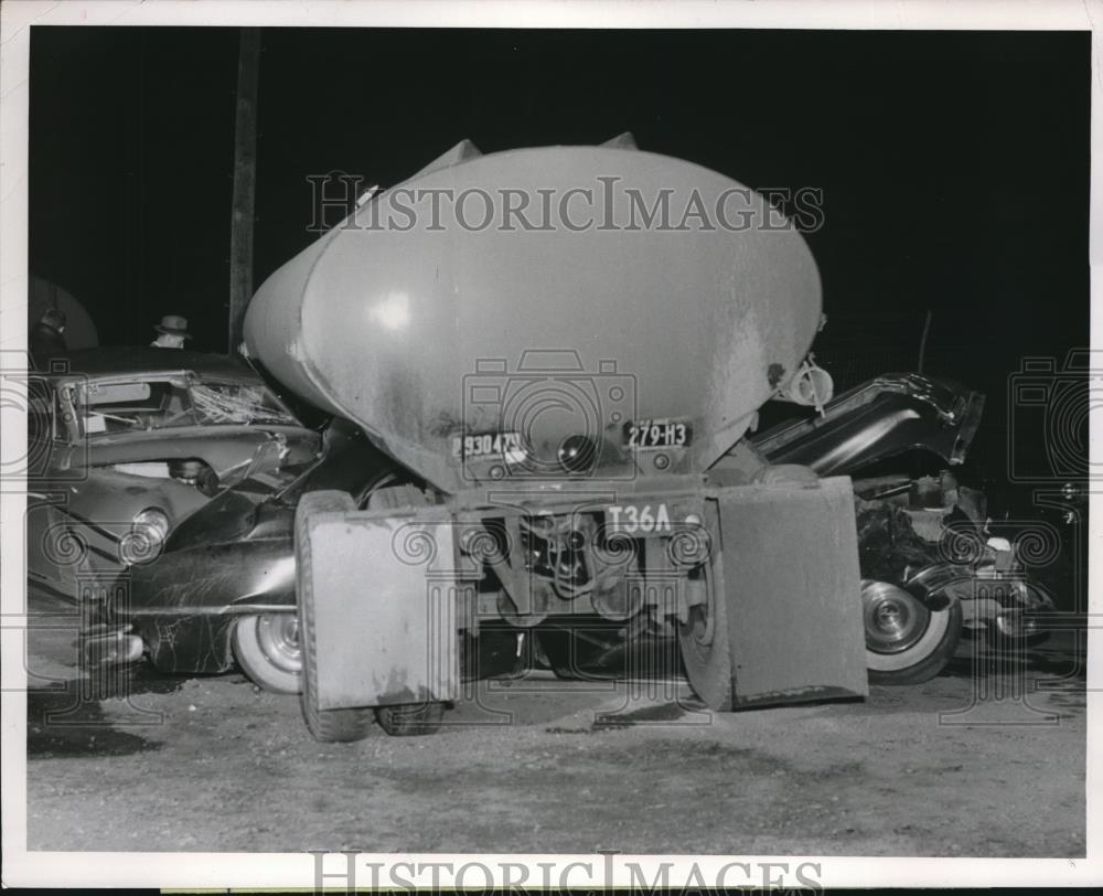 1953 Press Photo South Gate, Calif oil truck smashed over autos - nec07617 - Historic Images