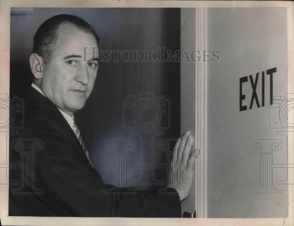 1956 Press Photo Al Lopez to exit door - neb99921 - Historic Images