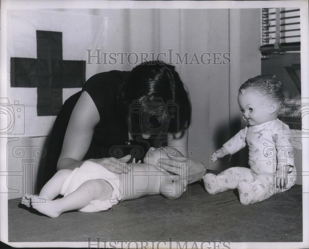 1957 Press Photo Red Cross mouth to mouth rescusitation demonstrated - nec06032 - Historic Images