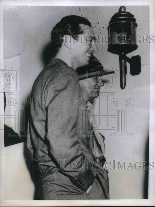 1943 Press Photo Count Alfred De Marigny & Lt John Douglas in Bahamas - Historic Images