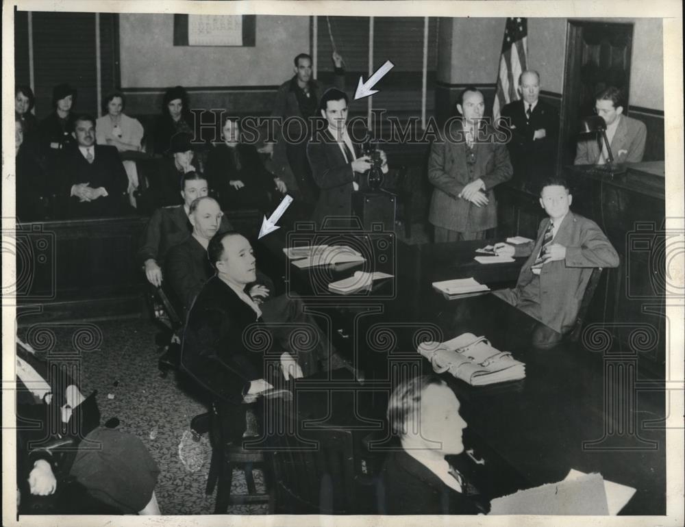 1937 Press Photo jury watches film of picketers being arrested (court evidence) - Historic Images