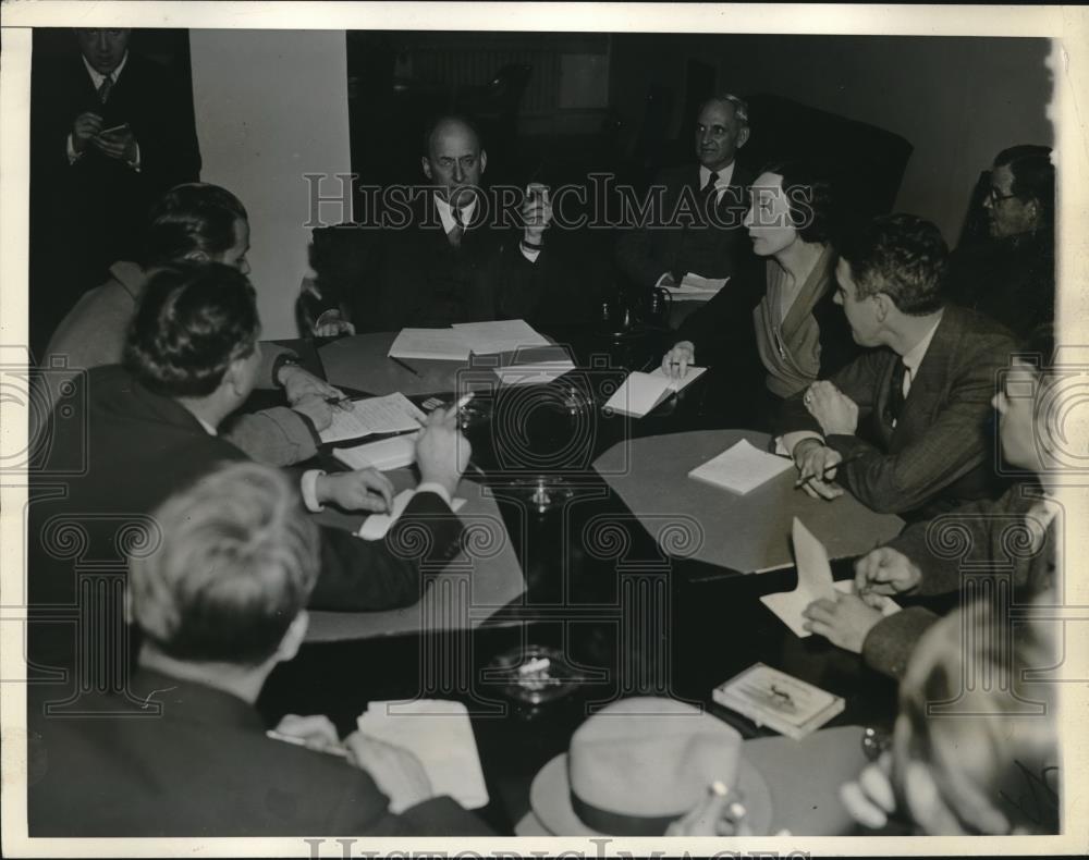 1933 Press Photo Henry Morganthau Holds Press Conference - Historic Images