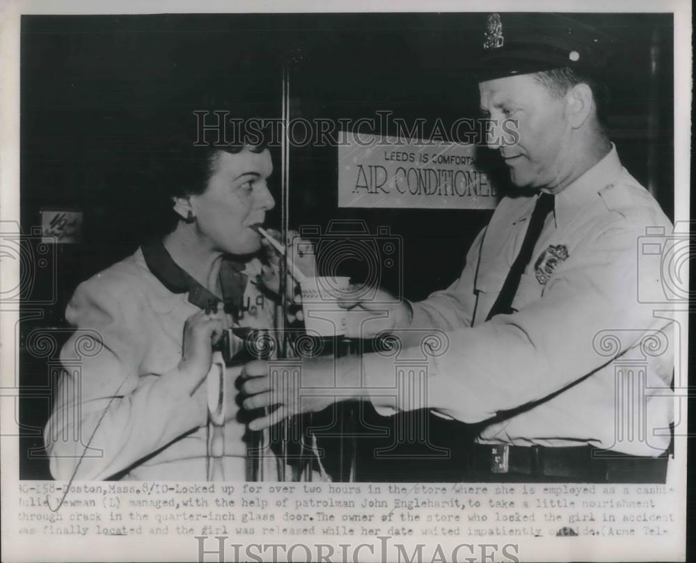 1951 Press Photo Julie Newman &amp; policeman John Englehart who freed her - Historic Images