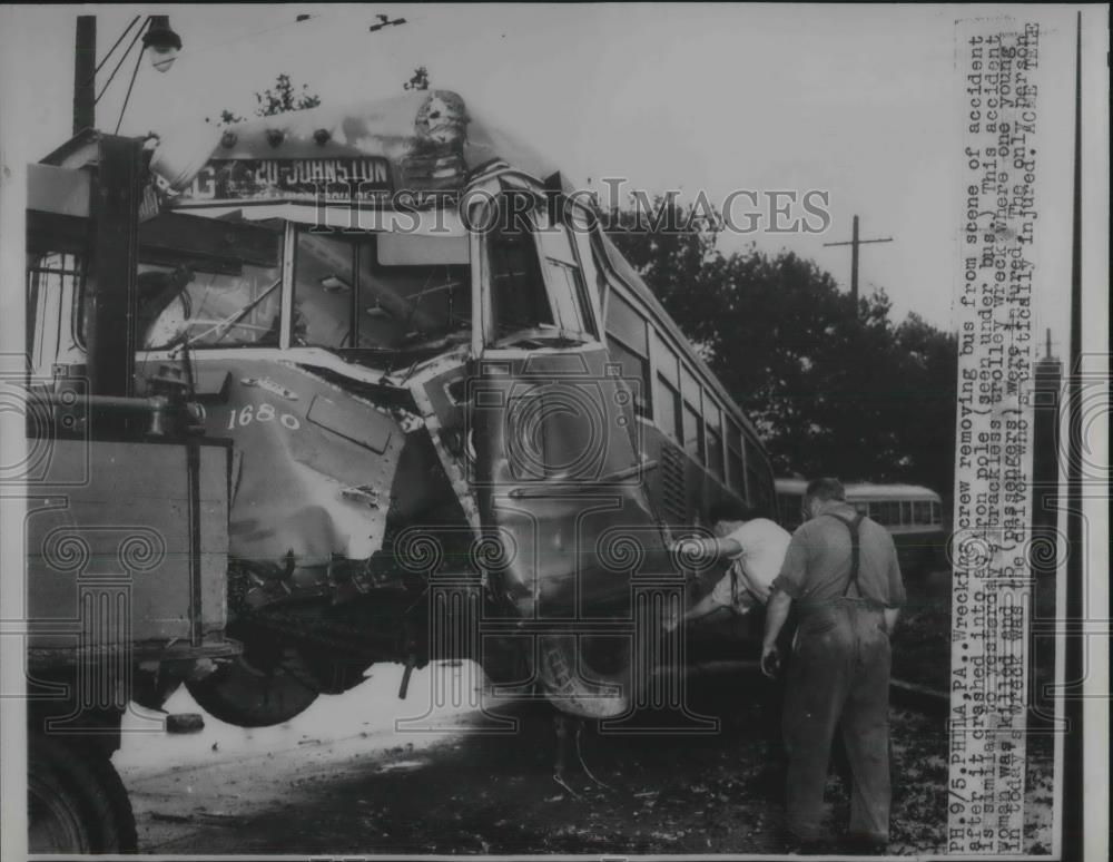 Press Photo Philadelphia Wrecking Crew Crash into Pole Bus Accident - Historic Images