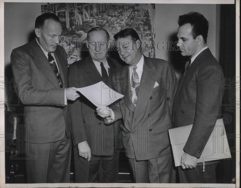 1945 Press Photo Representatives of Government Labor and Construction - Historic Images